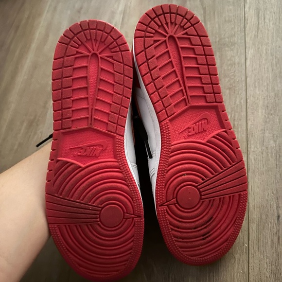 Air Jordan 1 Retro High OG - Picture 4 of 6